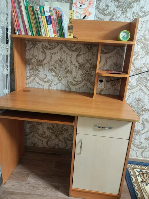 Продам компьютерный стол