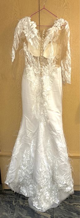 Булчинска рокля с пера , перли , пайети и камъни от дизайнерска къща