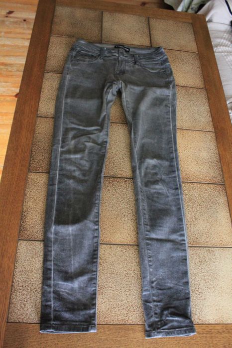 Тесни сиви дънки С/М