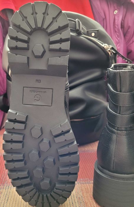 Новые ботинки Guess