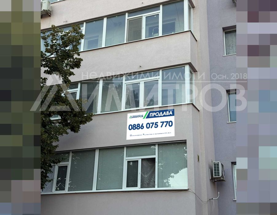 Продава гарсониера 40 м2. в гр. Нови пазар, Бялата чешма. САНИРАН жилищен блок. Нисък етаж.