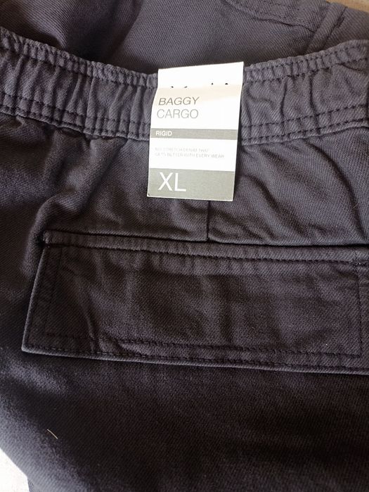 Нови карго панталони GAP