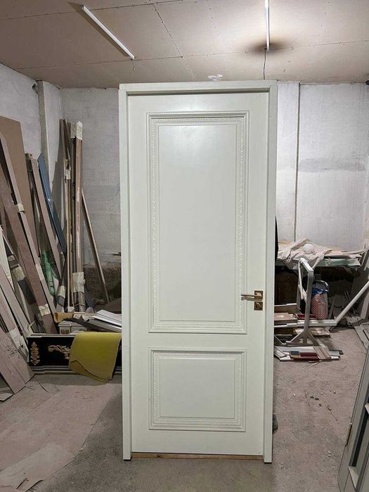 Shovrumda turgan eshiklar sotiladi