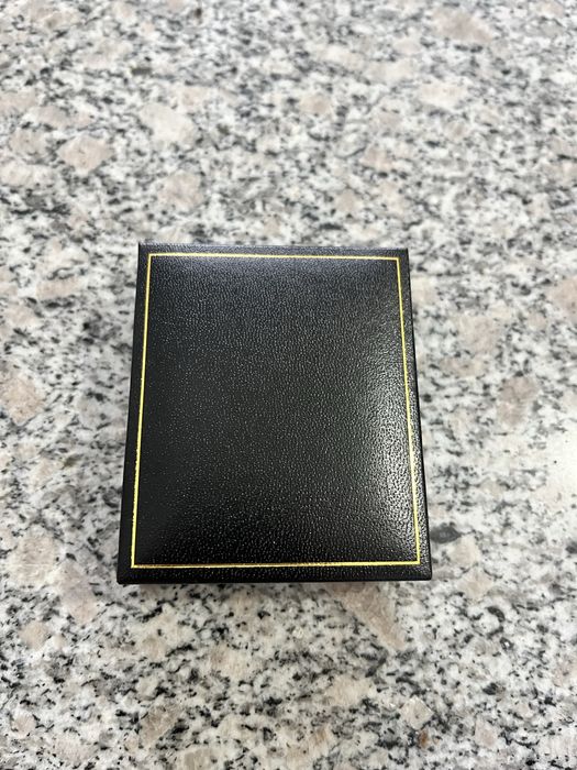 Кутии за бижута. Кожена кутия за бижу, картонена кутия за бижу.