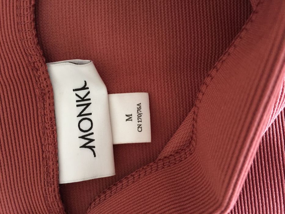 Fusta Monki roz prafuit, trei sferturi, eleganta