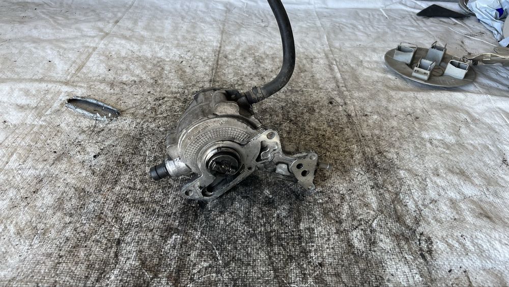 Volkswagen Passat 5 1.9TDi вакуум помпа