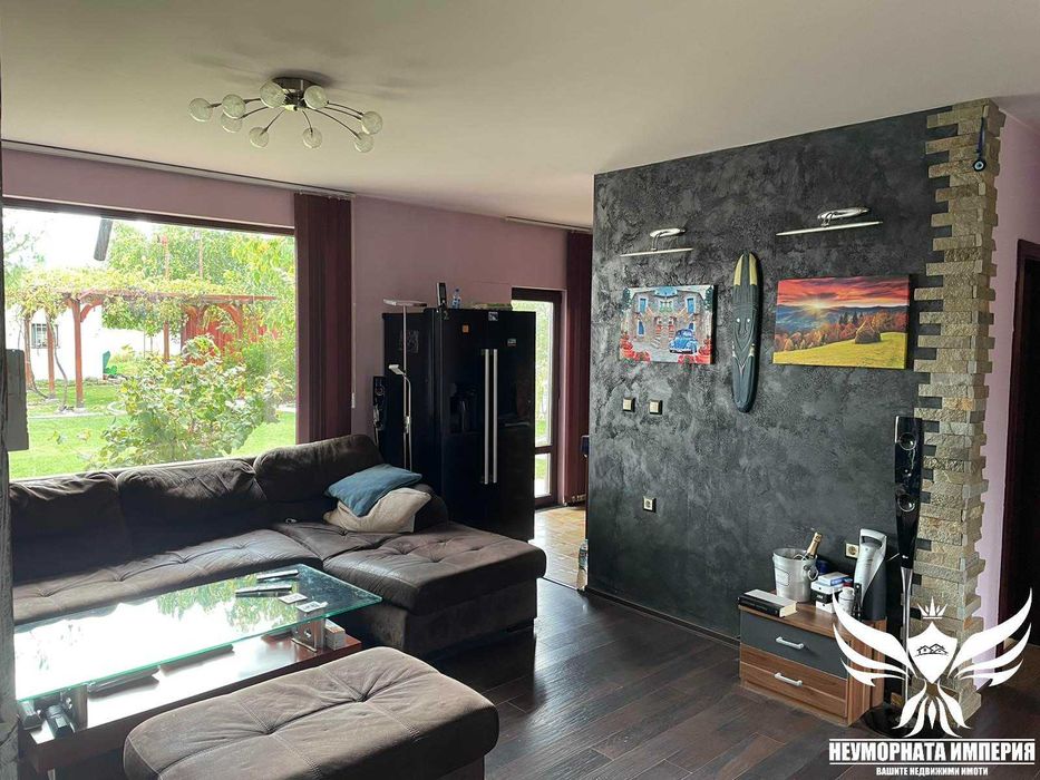 Продавам складова база, къща с постройки и парцел 7700кв в Асеновград