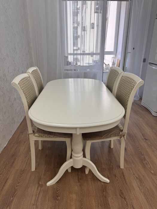 Продам стол -трансформер Малазийский