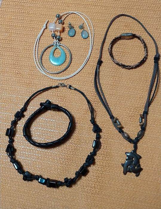 Три нови ръчно изработени комплекта включващи обици  и гривни