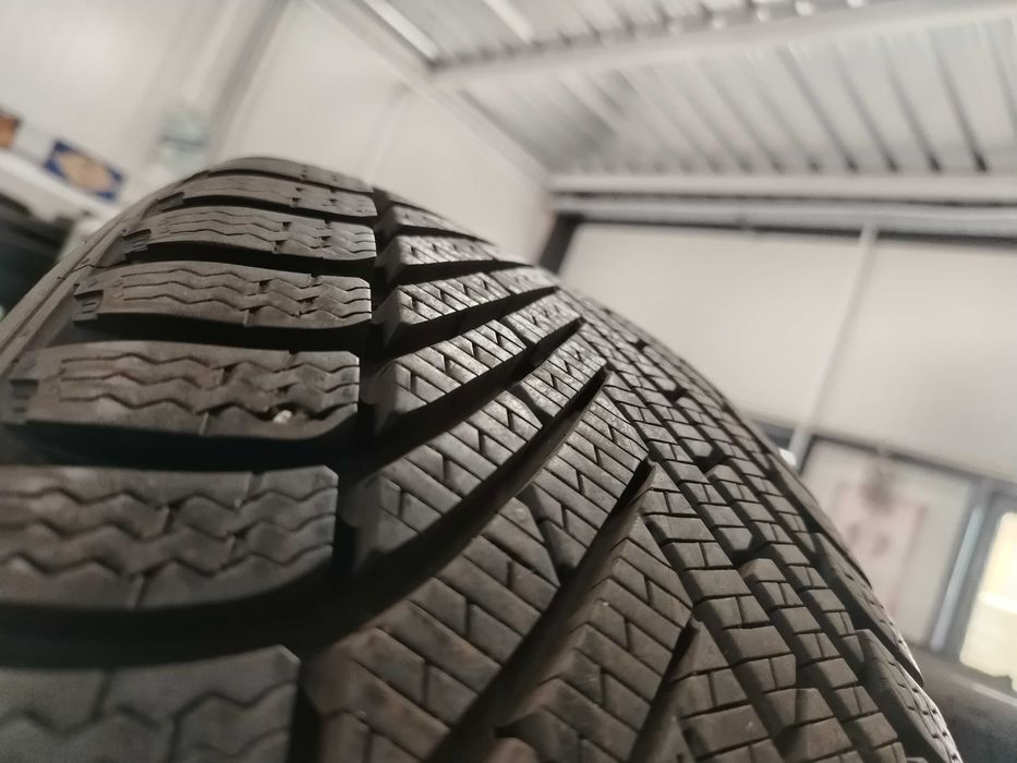 2бр. зимни гуми 215/55/18 Pirelli