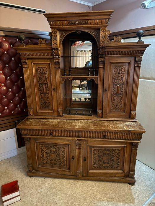 Vând mobila vintage din lemn masiv-vitrina, bufet, masa