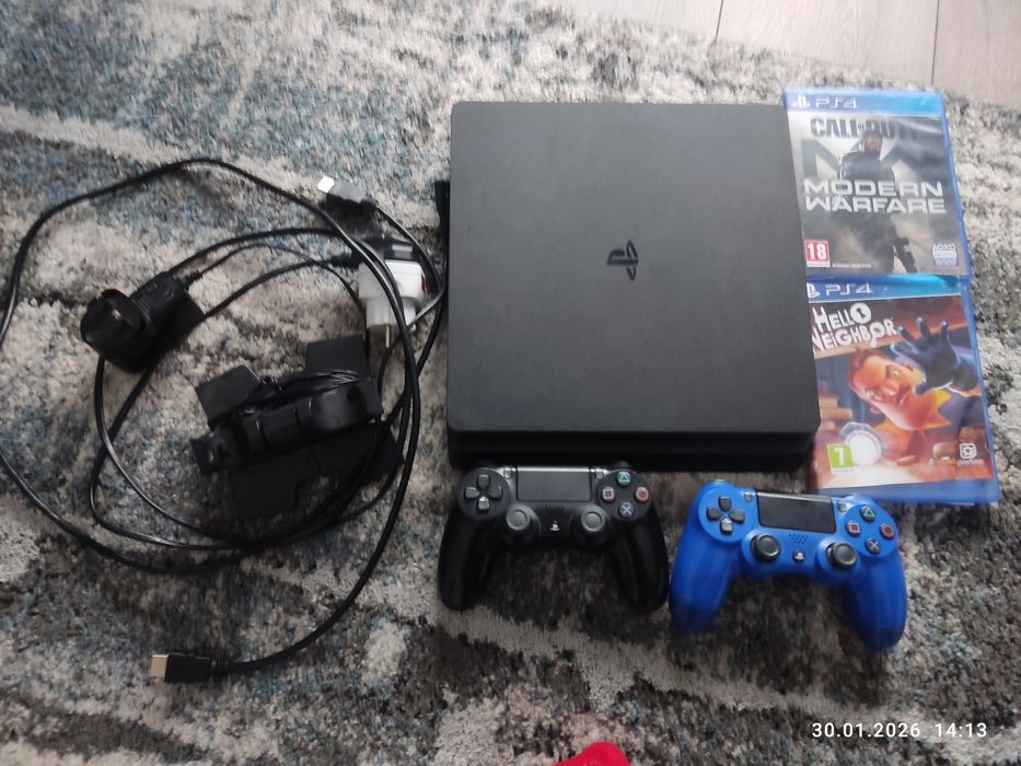 Consolă PS4 Slim + 2 Jocuri (CoD & Hello Neighbor) + 2 Manete