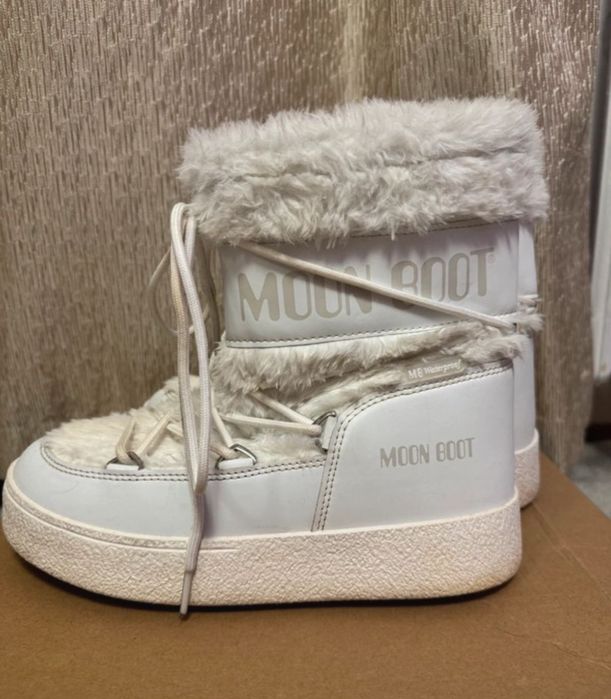 Moon Boot albe cu puf