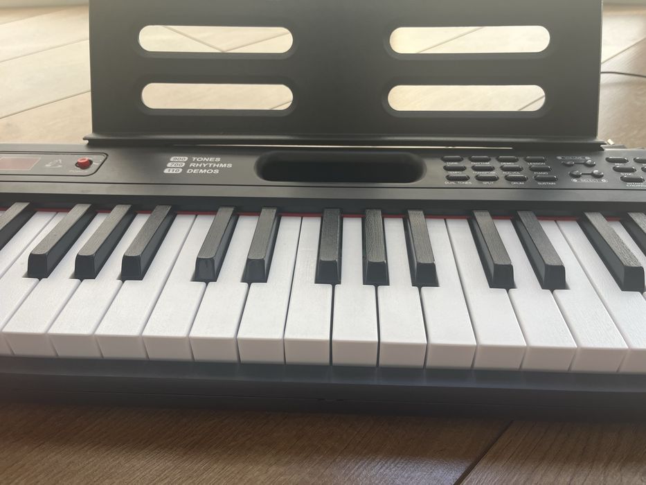 Синтезатор 61 клавиша