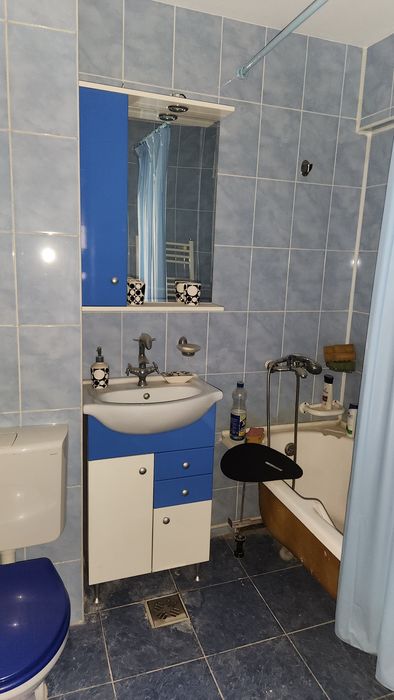 Vând apartament cu doua camere în Petrila