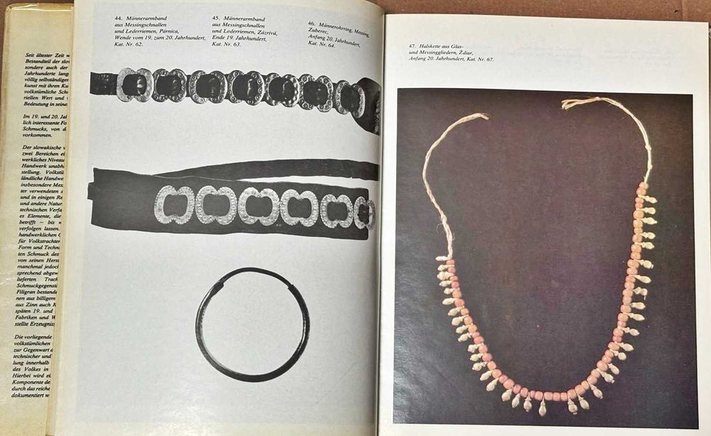 carte rara Bijuterii folclorice tradiționale slovace 1986