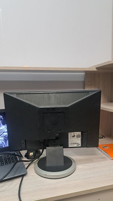 Продам манитор Samsung