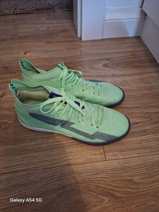 De vânzare ghete fotbal pentru teren sintetic,sunt pentru copii sintet