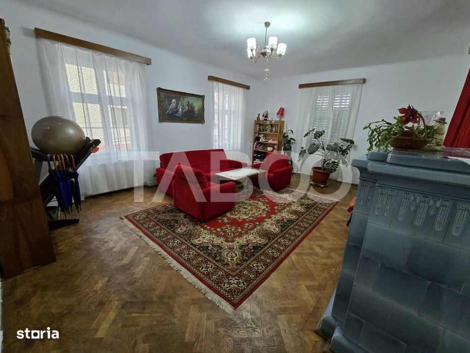 Apartament decomandat 4 camere 130mpu pivnita acces auto Orasul de Jos