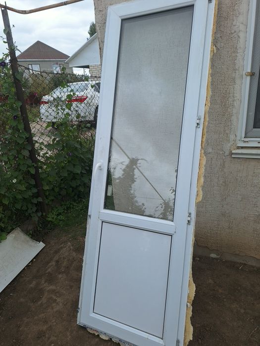 Продам балконную дверь