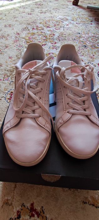 Женские кроссовки Adidas