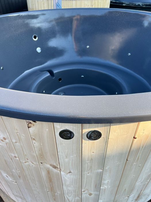 Ciubăr din fibră de sticlă cu aeromasaj – produs în România