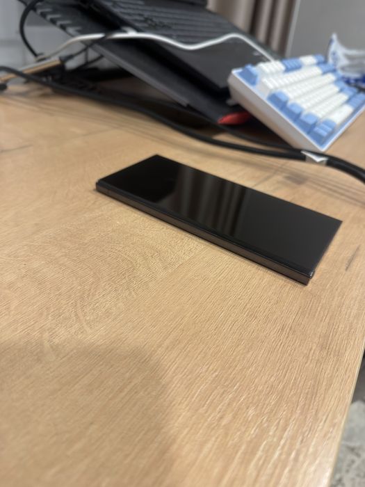 Продаю Samsung S23 Ultra
