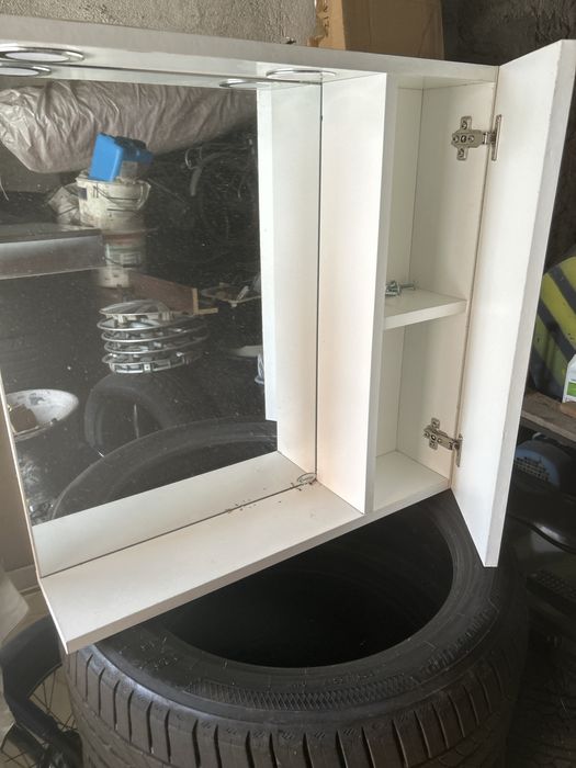 Mobilier baie (lavoar, masca, dulap cu oglinda, dulap medicamente)