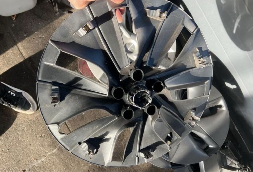 Tesla model y тасове 18 цола