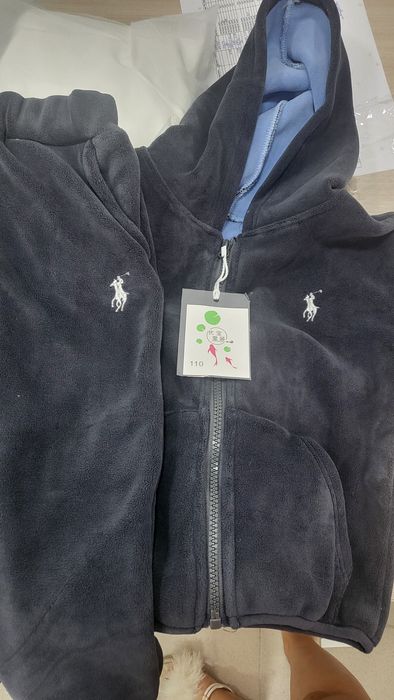 Продам детский новый костюм