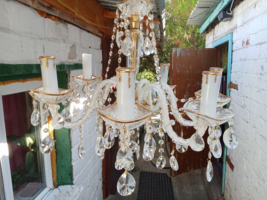 Люстра для зала.