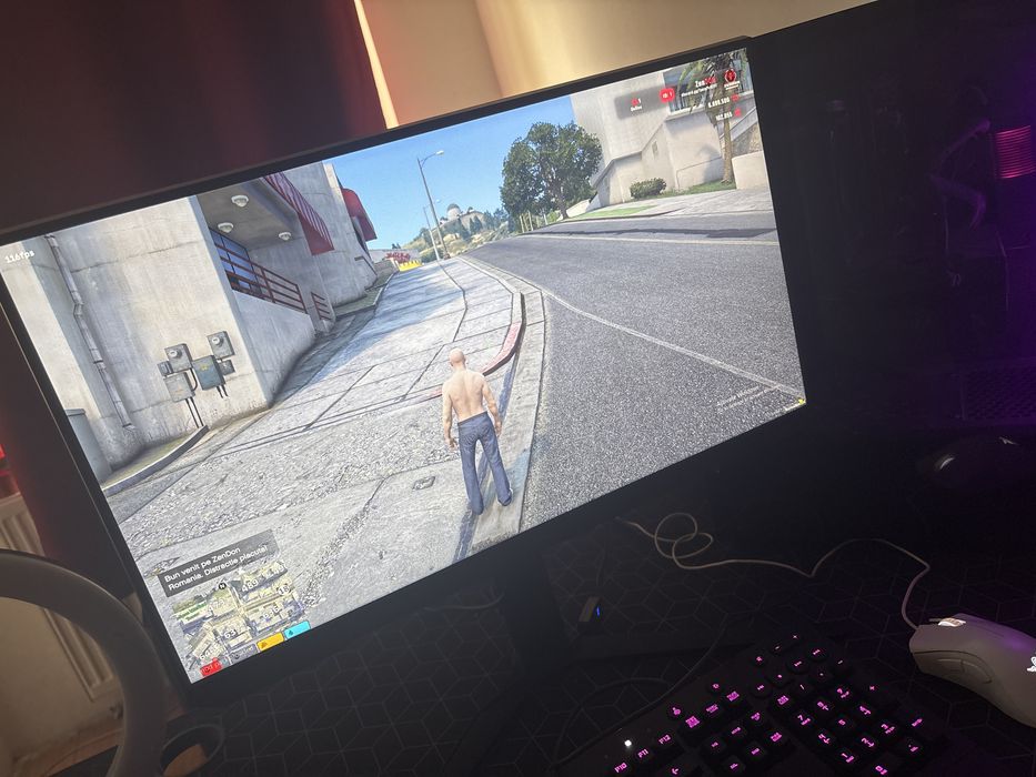 Monitor de gaming 180hz si 144 hz