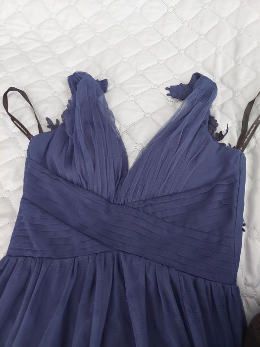 Продавам официална рокля !