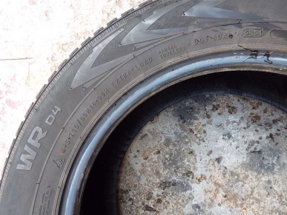 vand 4 anvelope de iarna 215/60/16 nokian wrd4 pret 500lei toate4