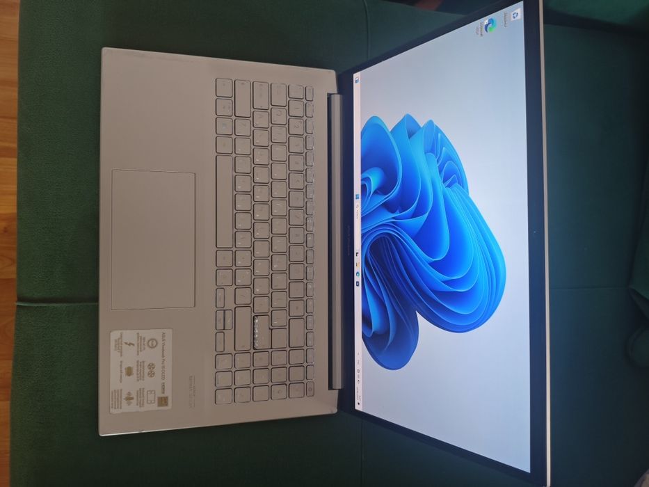 Мощный ноутбук Asus с Oled дисплеем