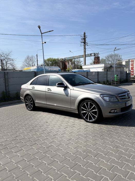 Vând Mercedes  - Benz c220! 4200 negociabil