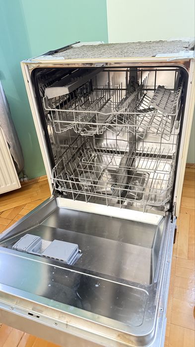 Vând mașină de spălat vase Bosch