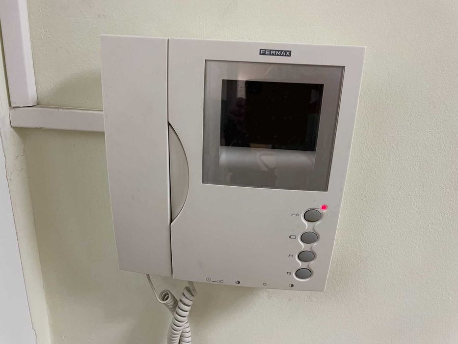 Дава се под наем Офис в София, Център - 100 кв.м за 660 € - Снимка #2