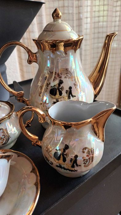 Два руски сервиза, за чай и за кафе