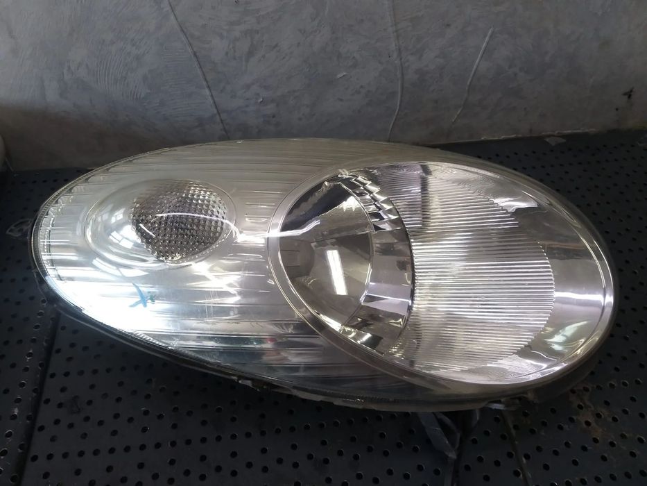 Far dreapta nissan micra 3 k12 26010ax700