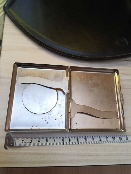 метална табакера ретро