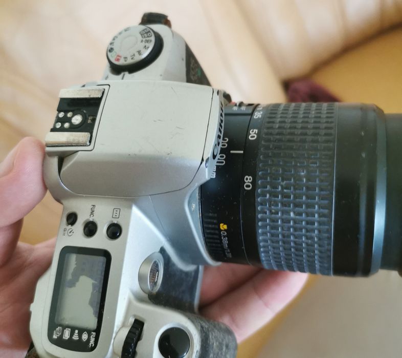 Obiectiv Canon EF 28-80mm f/3.5-5.6 cu capac original + aparat foto bonus