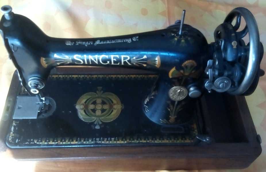 ПРОДАВАМ ръчна шевна машина Сингер