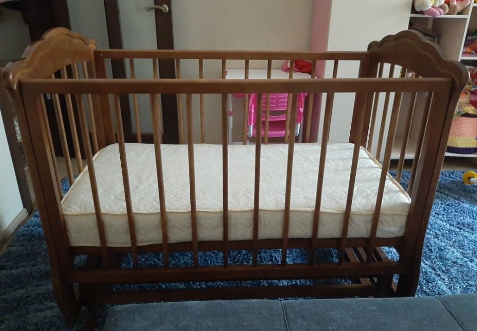 Продам детскую кроватку