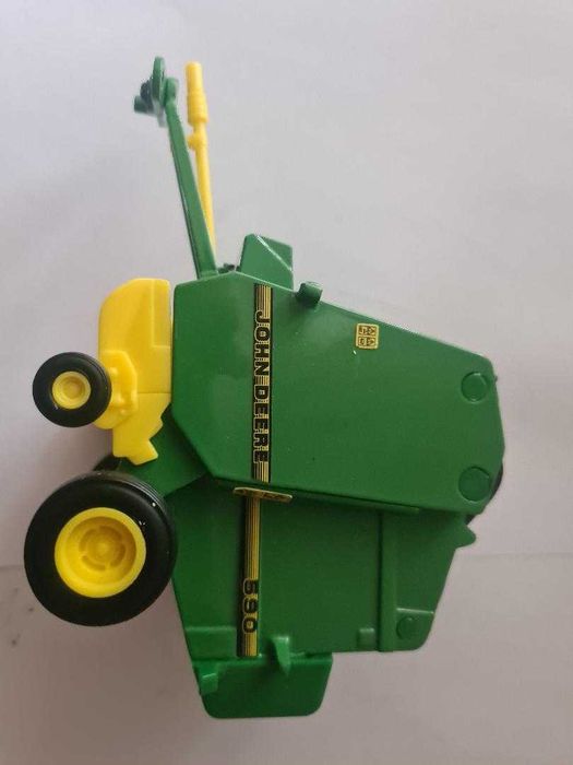 macheta tractor + presa se recomanda a fi un cadou