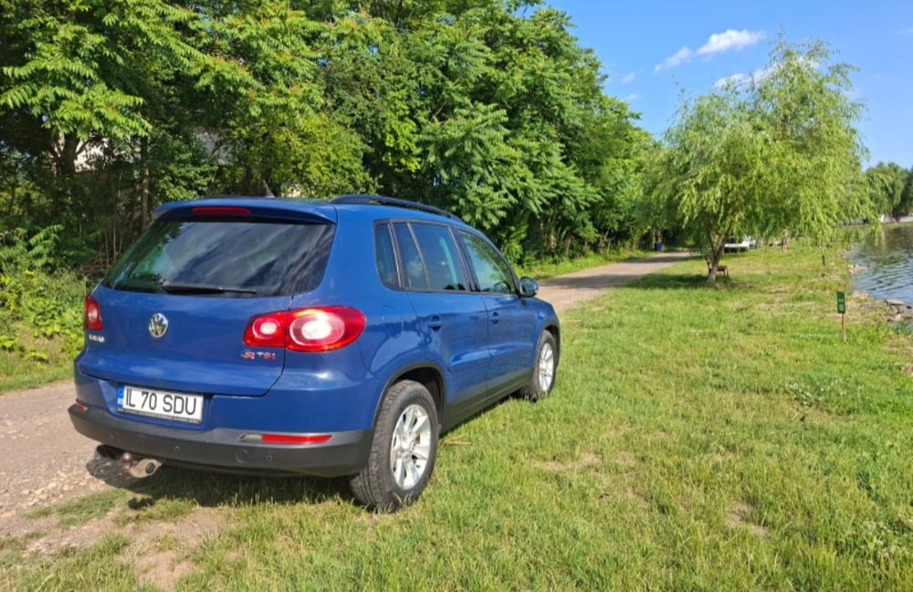 VOLKSWAGEN Tiguan