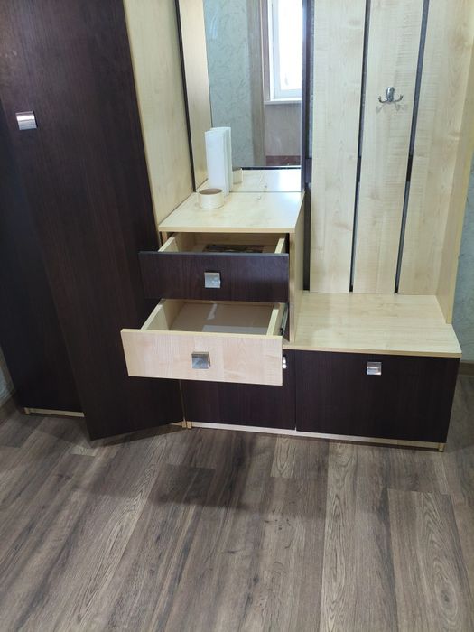 Продам прихожая шкаф
