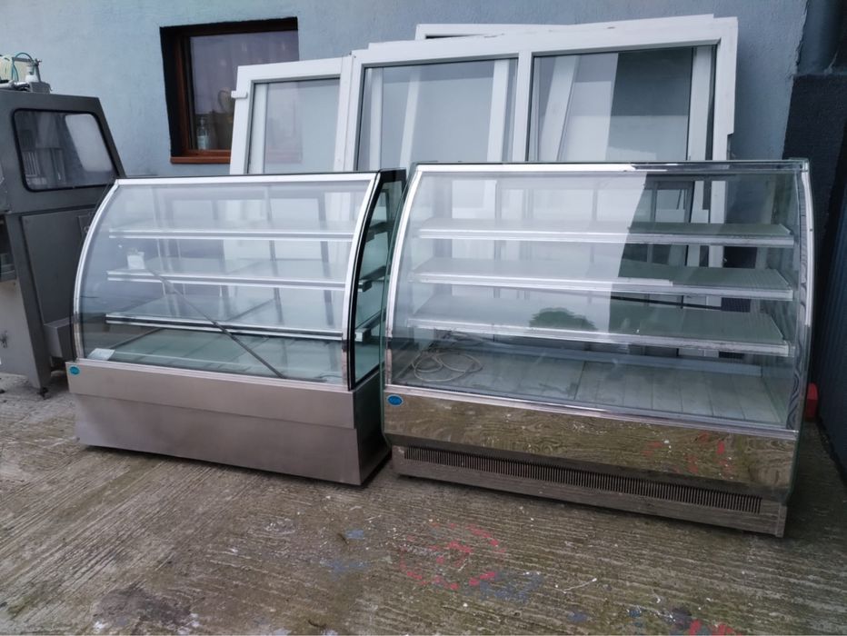 Vând vitrine pentru cofetarie sau carmangerie