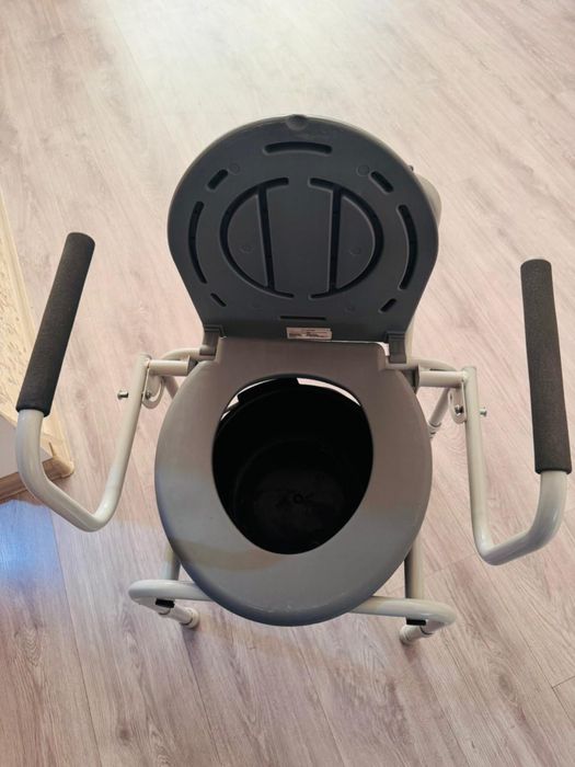 Продам кресло-туалет для инвалидов