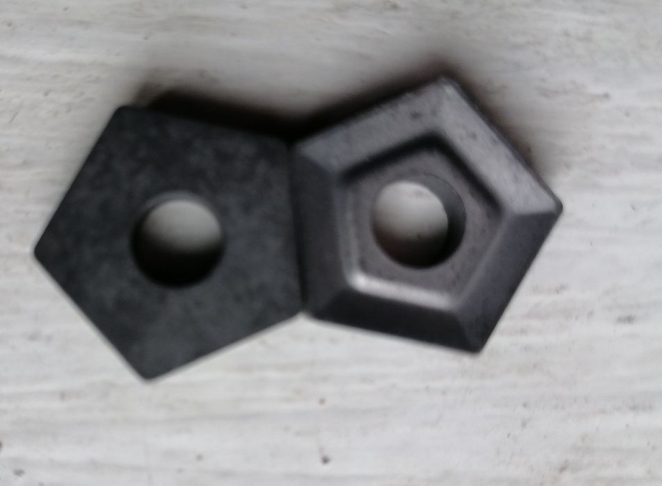 Продам напайки на резцы.